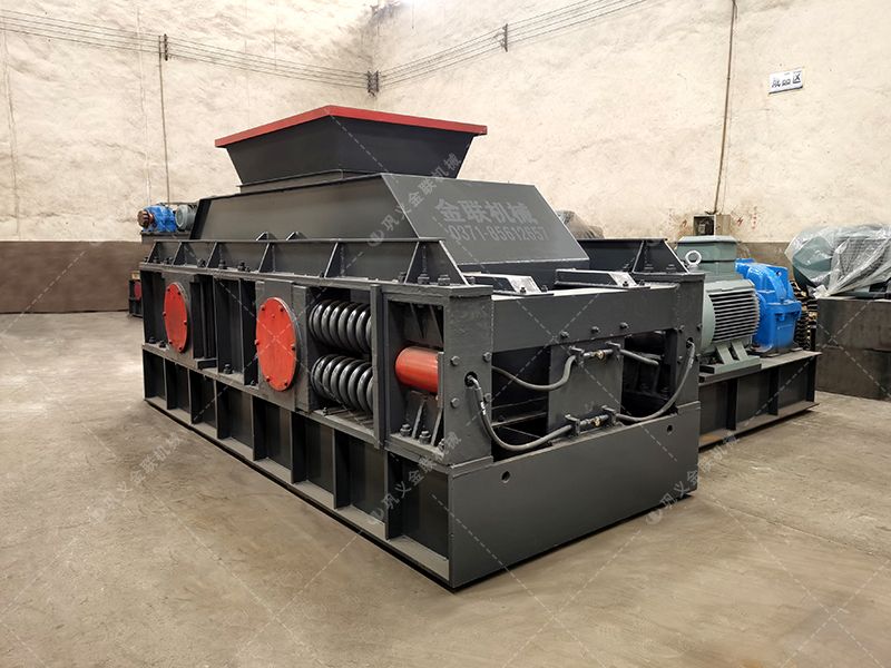 時(shí)產(chǎn)100噸瓜米石對(duì)輥制砂機(jī)有哪些型號(hào)？?jī)r(jià)格多少？