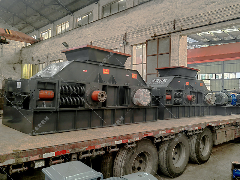 時(shí)產(chǎn)100噸瓜米石對(duì)輥制砂機(jī)有哪些型號(hào)？?jī)r(jià)格多少？