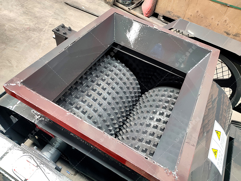 破碎石膏原礦料的雙齒輥破碎機(jī)廠家如何選擇？