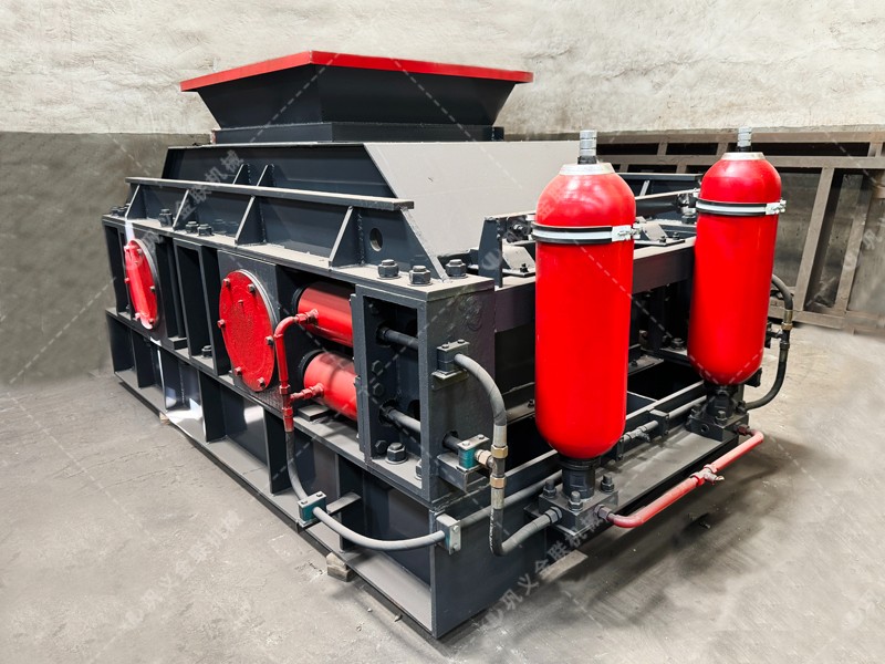 如何正確操作石英石對(duì)輥制砂機(jī)以提高生產(chǎn)效率？