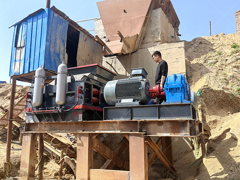 青石制砂難題多？對輥破碎機如何輕松應(yīng)對？