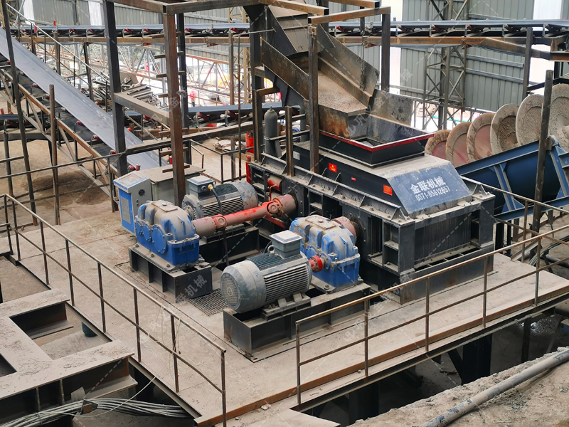 礦用液壓對(duì)輥制砂機(jī)如何實(shí)現(xiàn)砂石細(xì)碎與高產(chǎn)雙提升？