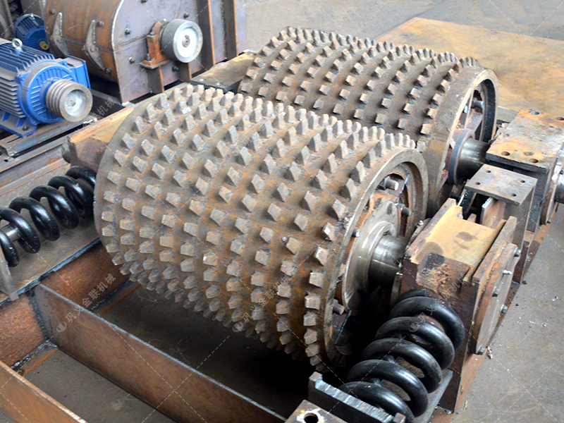 為何越來越多的礦山選擇雙齒輥而非顎式破碎機(jī)？這3點(diǎn)很關(guān)鍵！