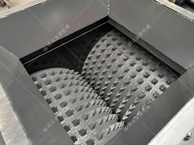 大塊煤矸石直接喂料會損壞設備？狼牙齒輥為何敢承諾'來者不拒'？