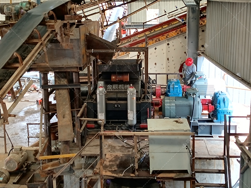 時產100噸和200噸的石灰石生產線，選擇的液壓對輥制砂機有何不同？